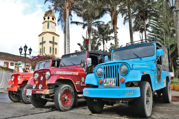 The jeep is the car par excellence to move around the Colombian coffee axis. 